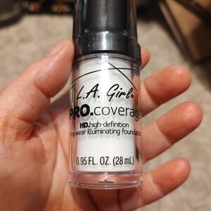 🕷️🐈‍⬛🕷️ NWT L.A. Girl Pro Coverage White Liquid Foundation